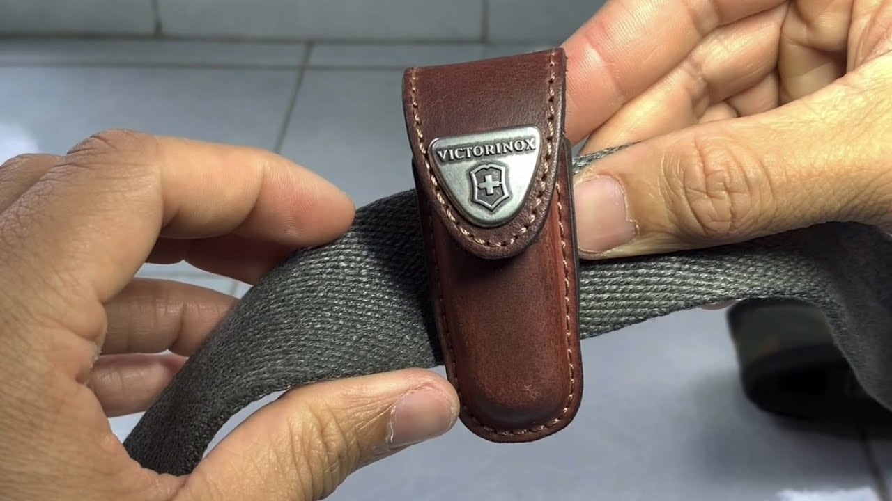 Victorinox Estuche Piel Cafe 05 Adhesivo 4.0531