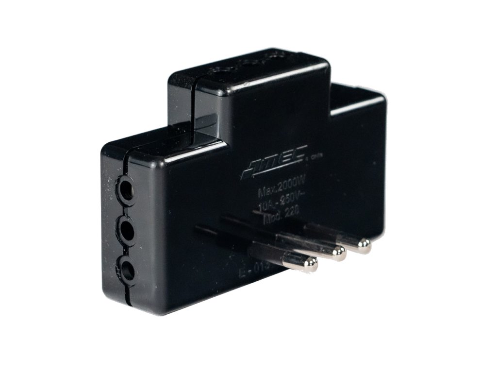 Mec Enchufe Adaptador Triple Plano Negro