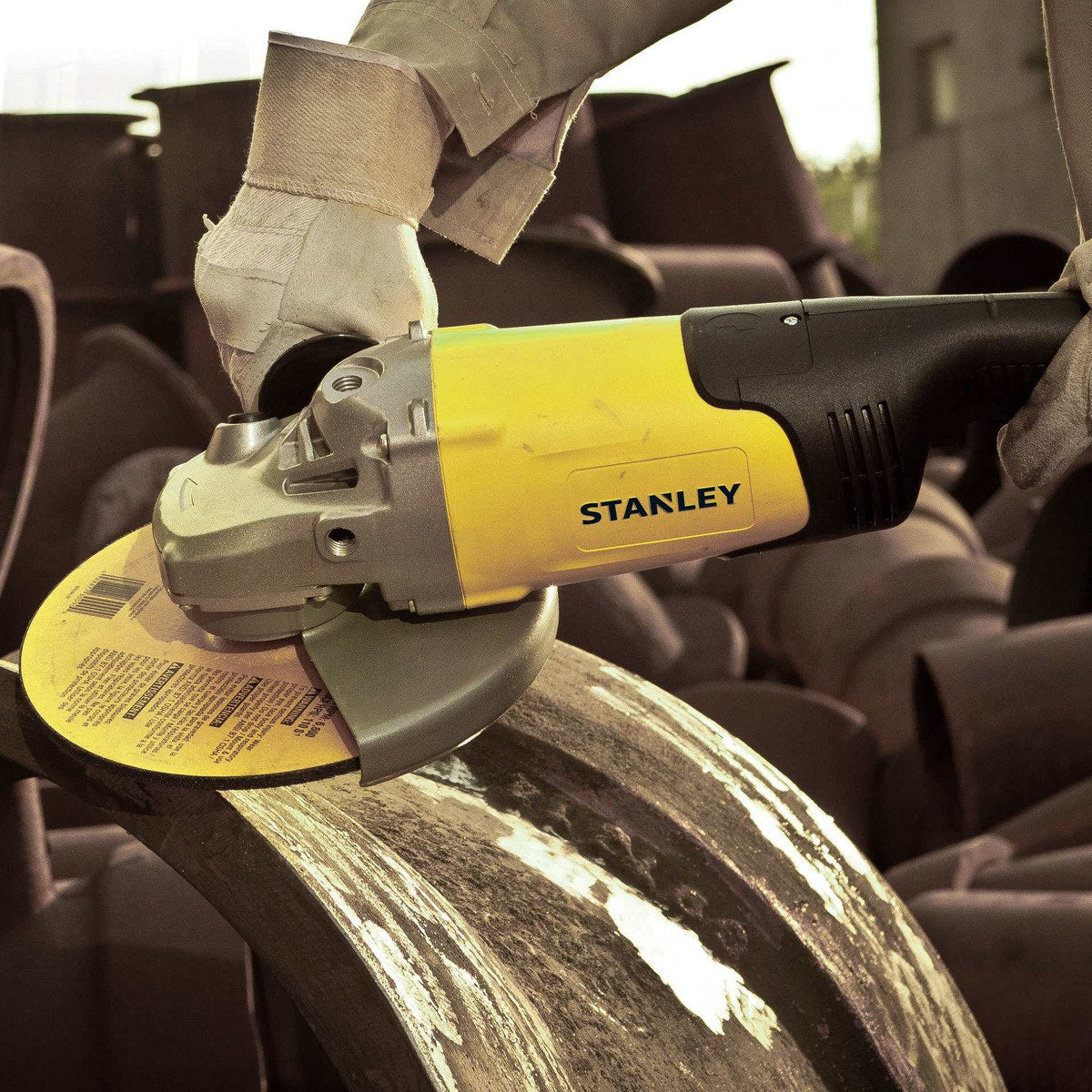 Stanley Esmeril Angular 7&acute; Stgl2218-B2C 2200W