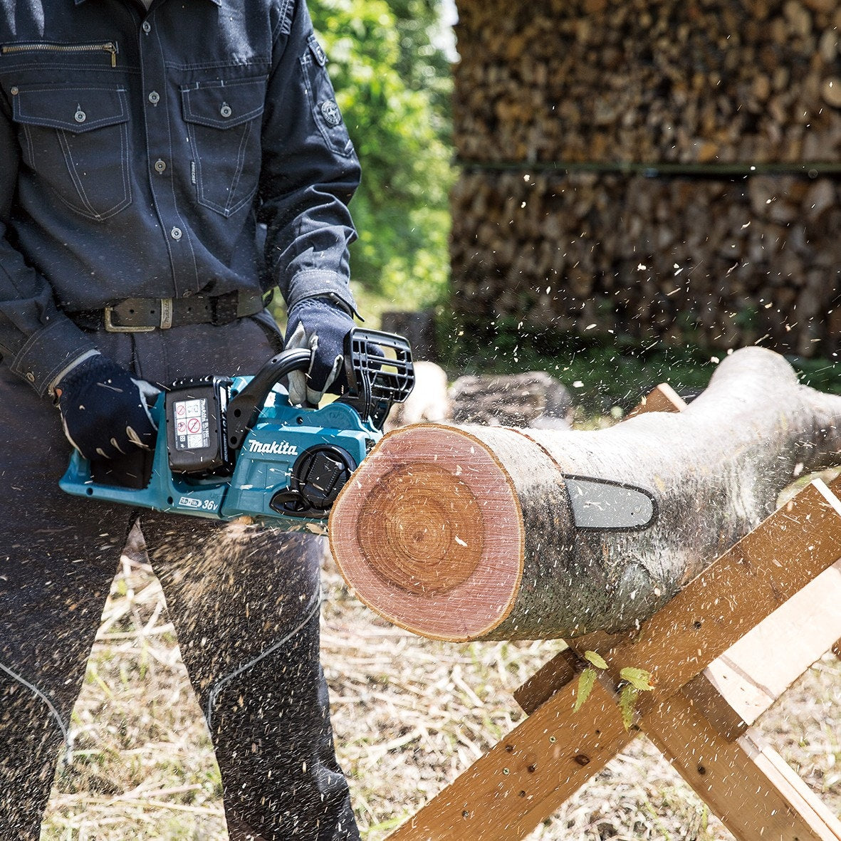 Makita Motosierra Inalambrica 18V Duc353Z-1